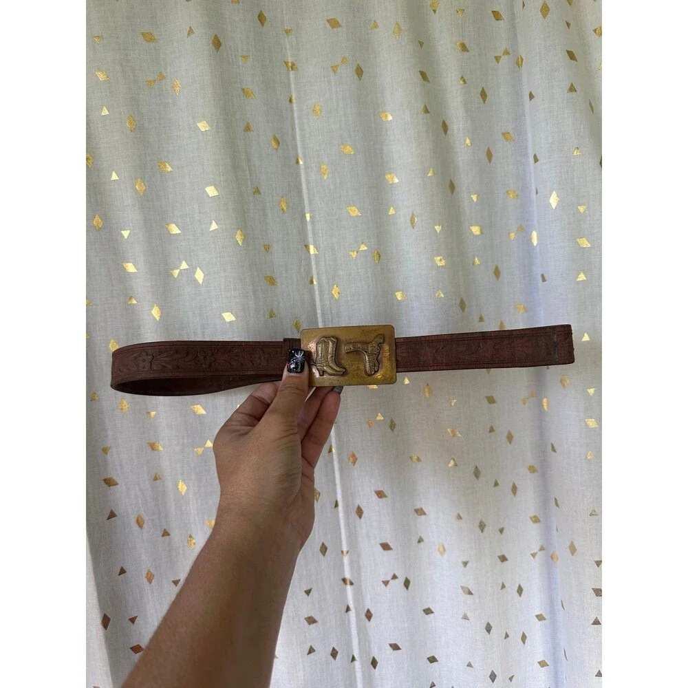 VTG The Larit Fort Worth Justin Brass Tone Buckle Embossed Tooled Leather Belt